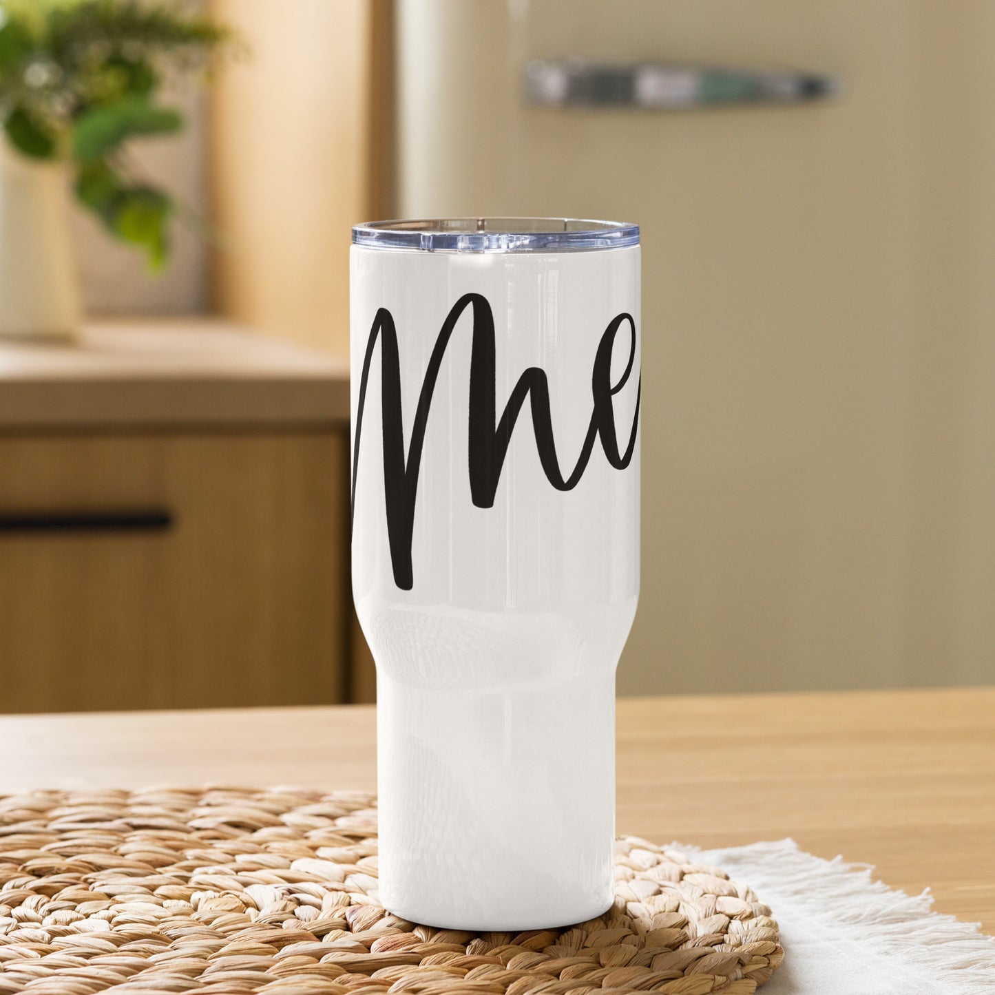 Travel mug with a handle